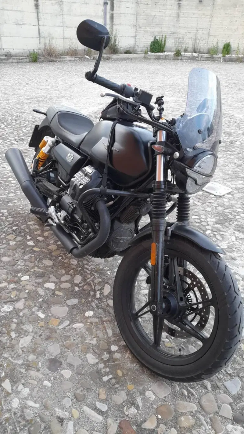 Moto Guzzi V7 Stone (2021 - 24) (4)