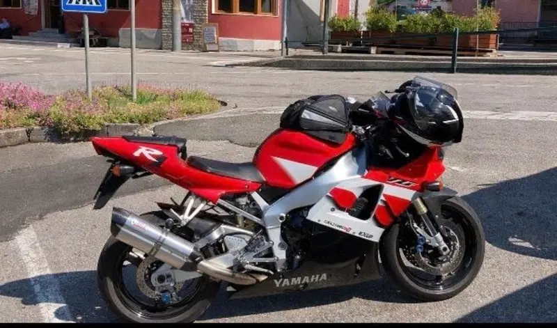 Yamaha YZF R1 (2000 - 01)