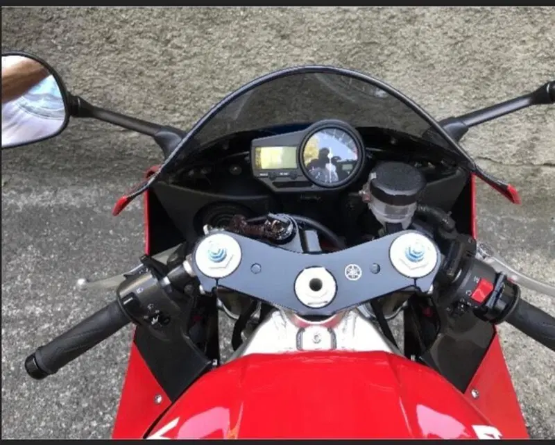 Yamaha YZF R1 (2000 - 01) (2)
