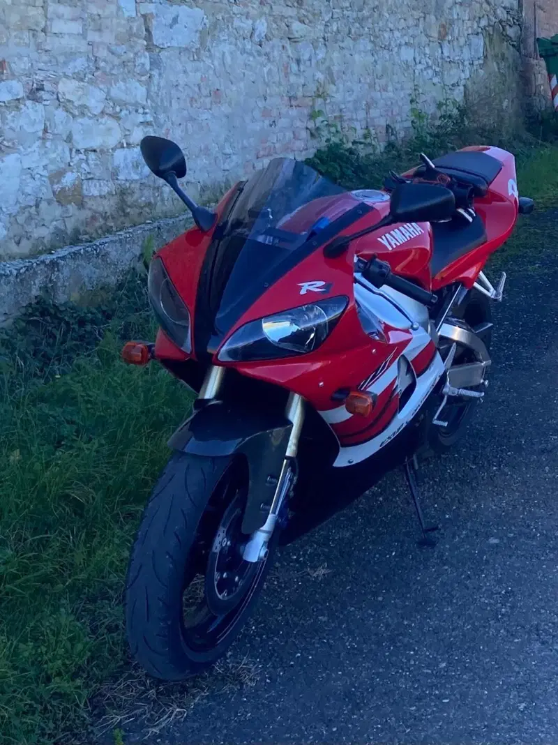 Yamaha YZF R1 (2000 - 01) (3)
