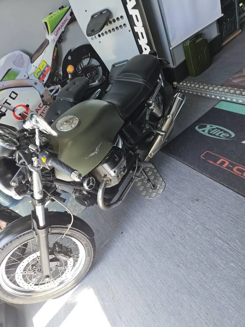 Moto Guzzi V7 Cafè Classic (2009 - 12) (3)