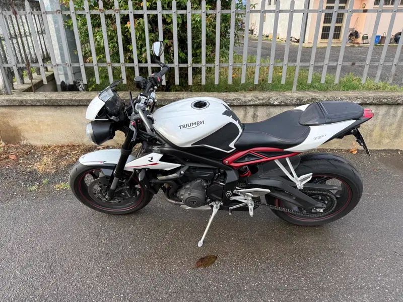 Triumph Street Triple R (2017 - 20) (2)