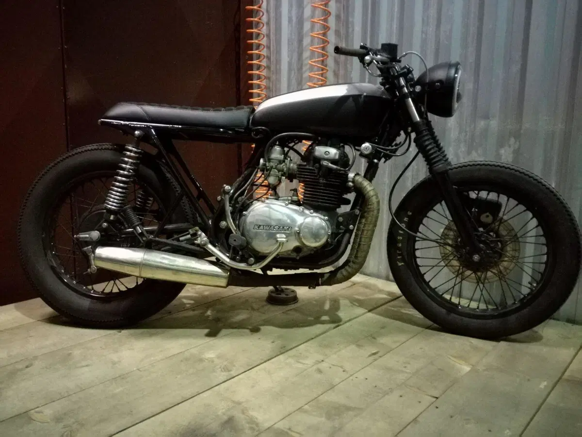Kawasaki Z400 (6)