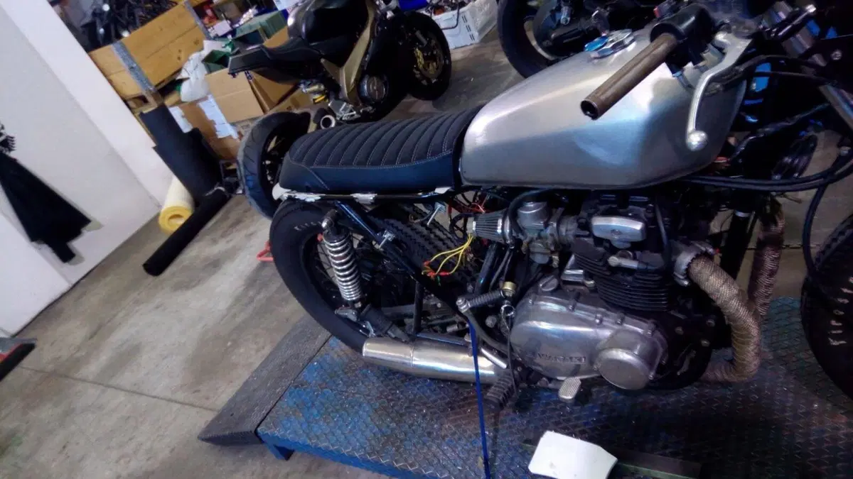 Kawasaki Z400 (7)