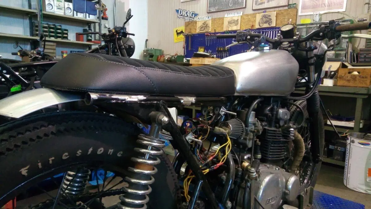 Kawasaki Z400 (8)