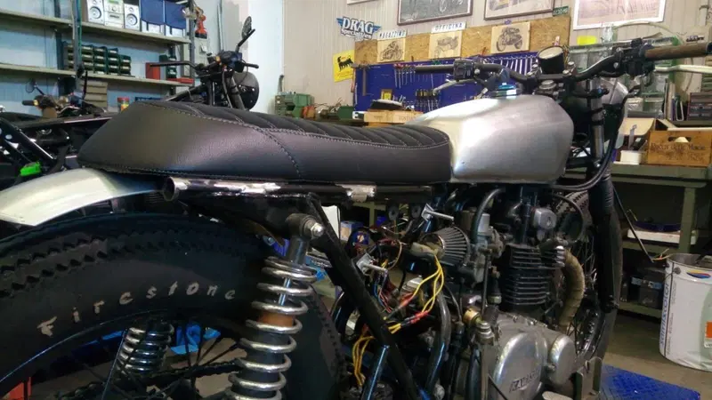 Kawasaki Z400 (8)
