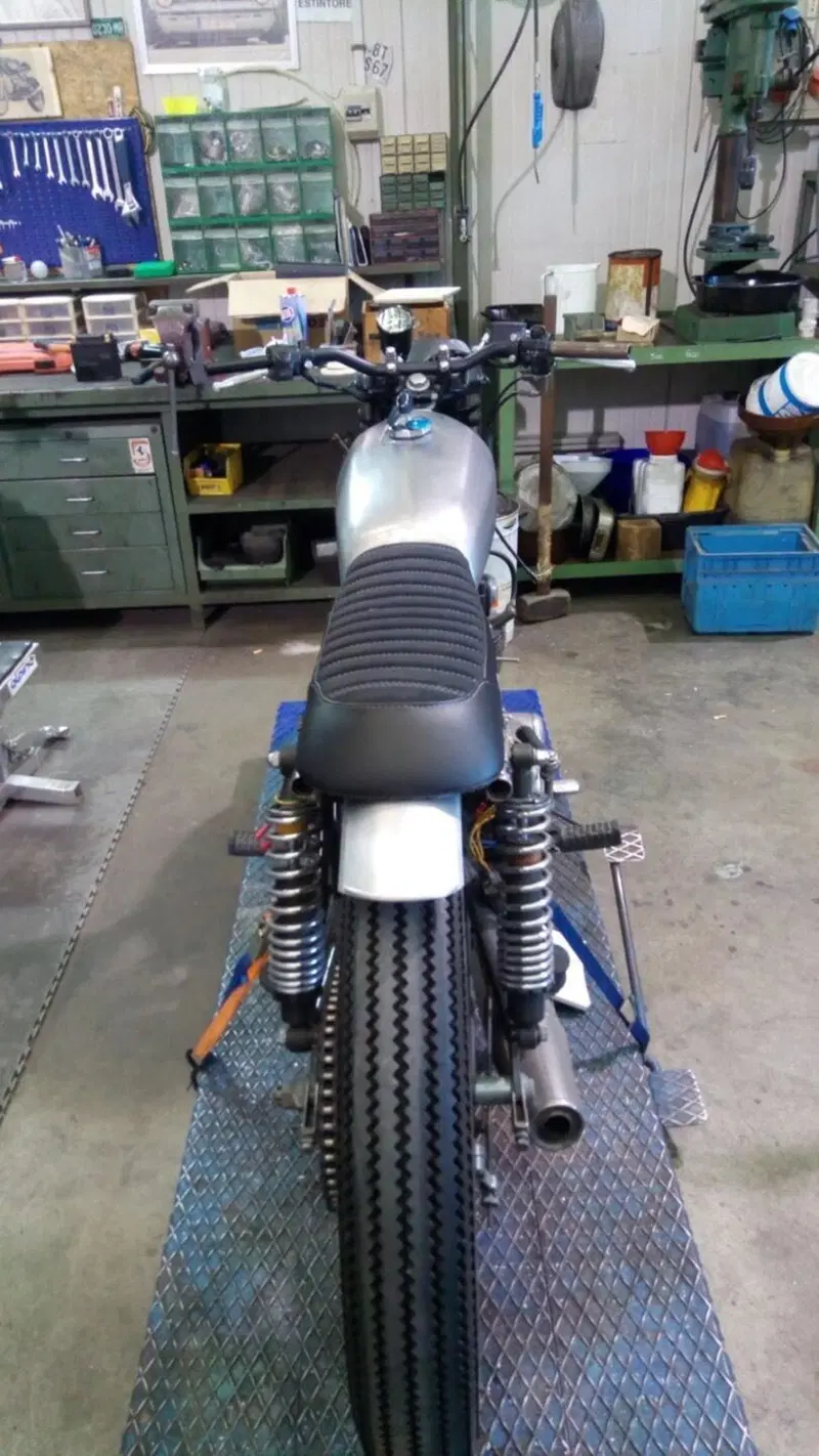 Kawasaki Z400 (9)