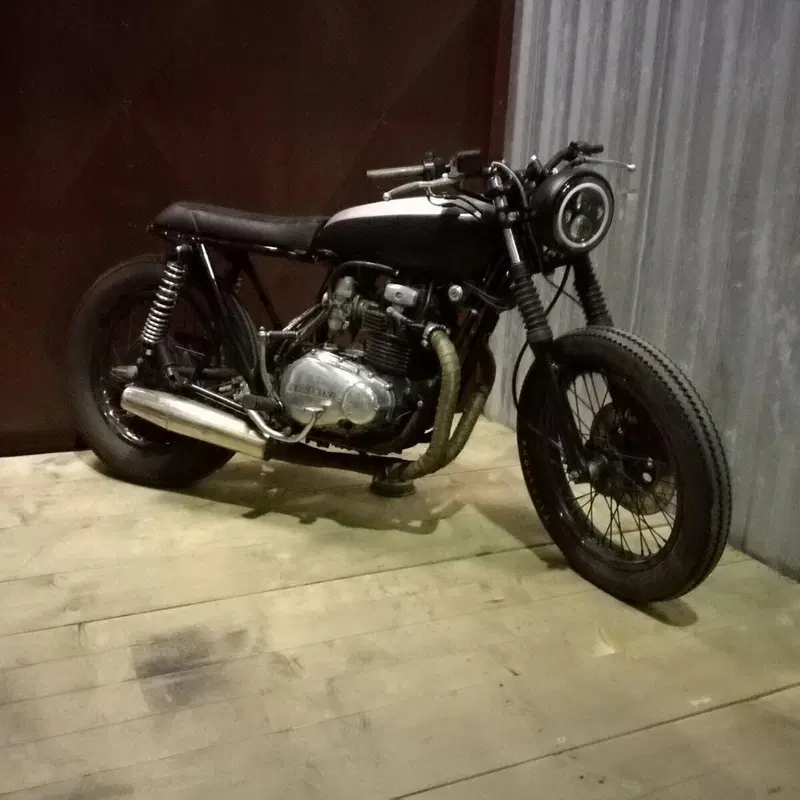 Kawasaki Z400 (11)