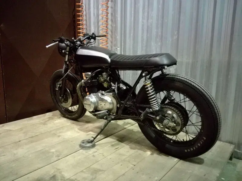 Kawasaki Z400 (13)