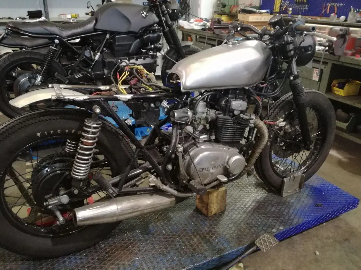 Kawasaki Z400 (16)