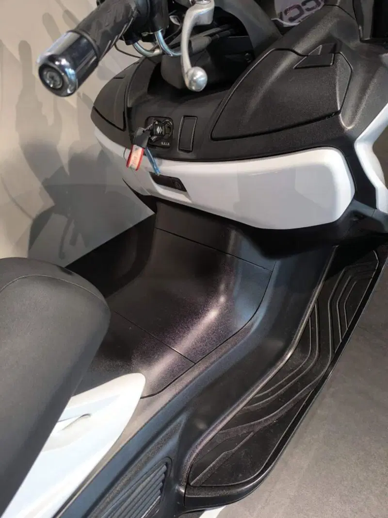 Suzuki Burgman AN 650 (2013 - 15) (4)