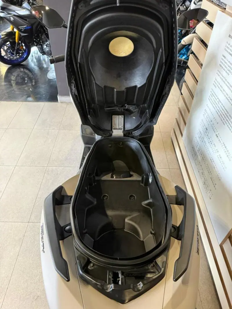 Yamaha Tricity 300 (2021 - 24) (5)