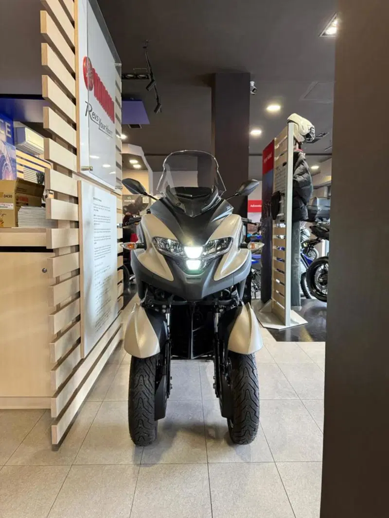 Yamaha Tricity 300 (2021 - 24) (8)