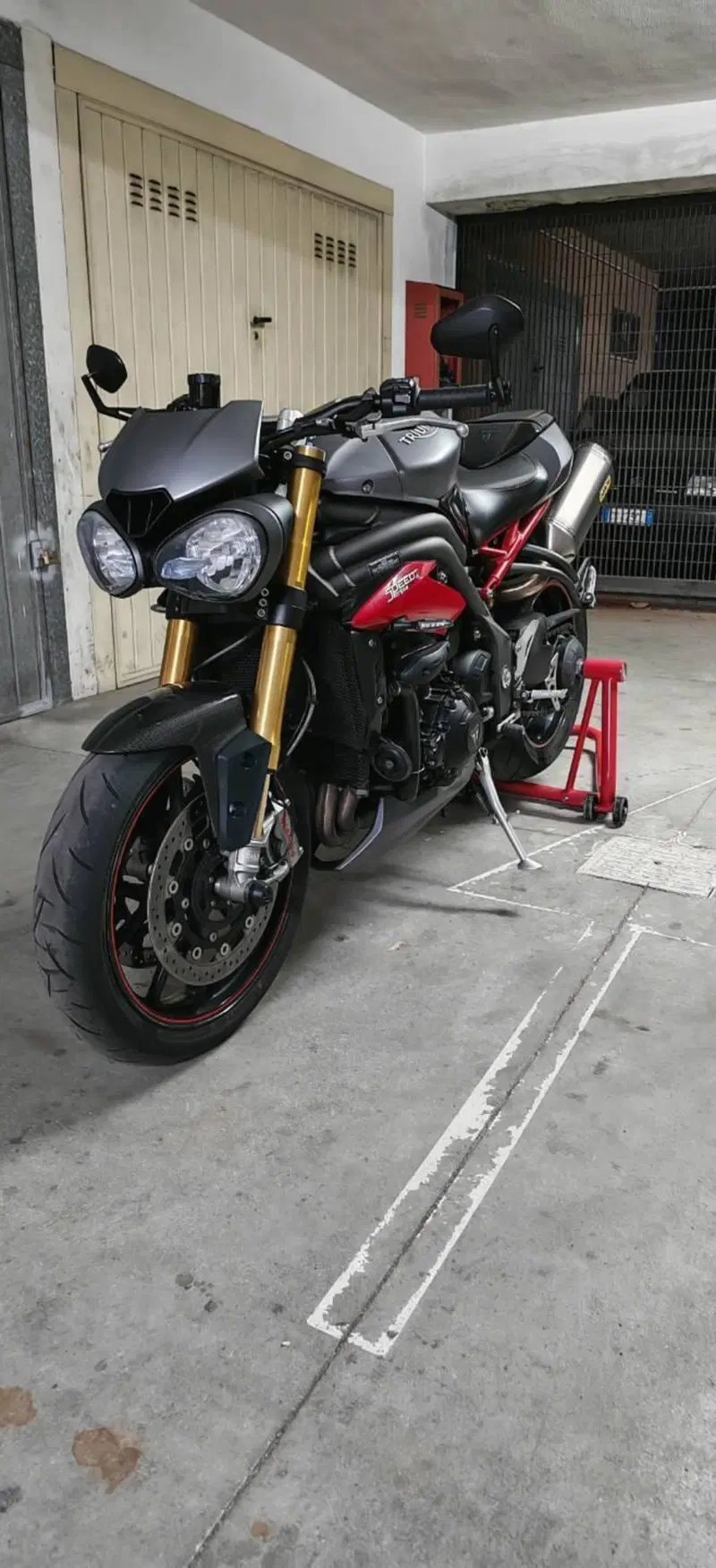Triumph Speed Triple 1050 R ABS (2016 - 17)