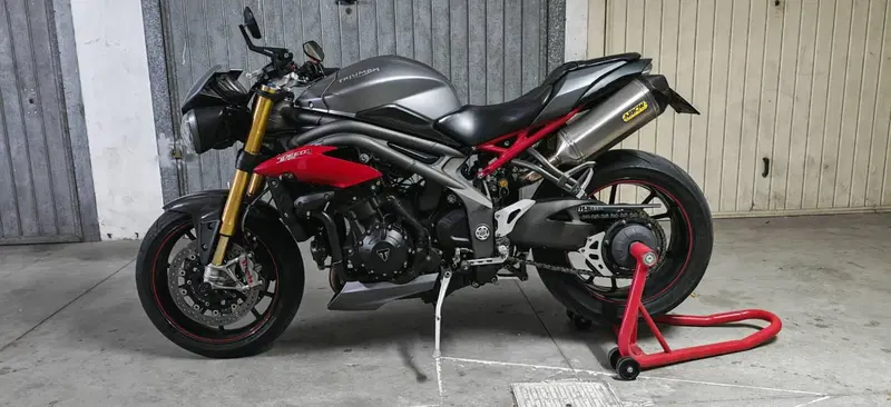 Triumph Speed Triple 1050 R ABS (2016 - 17) (2)