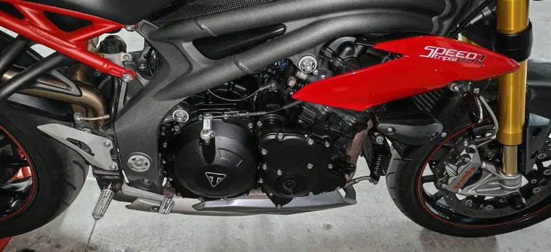 Triumph Speed Triple 1050 R ABS (2016 - 17) (8)