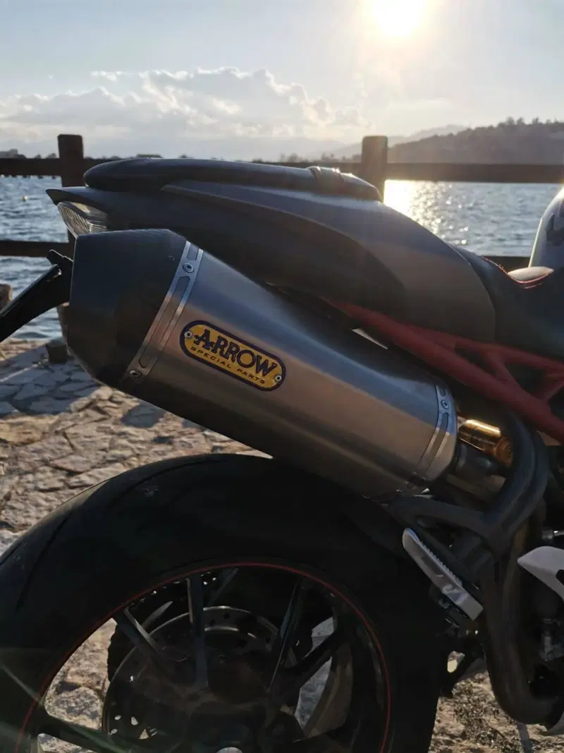 Triumph Speed Triple 1050 R ABS (2016 - 17) (18)