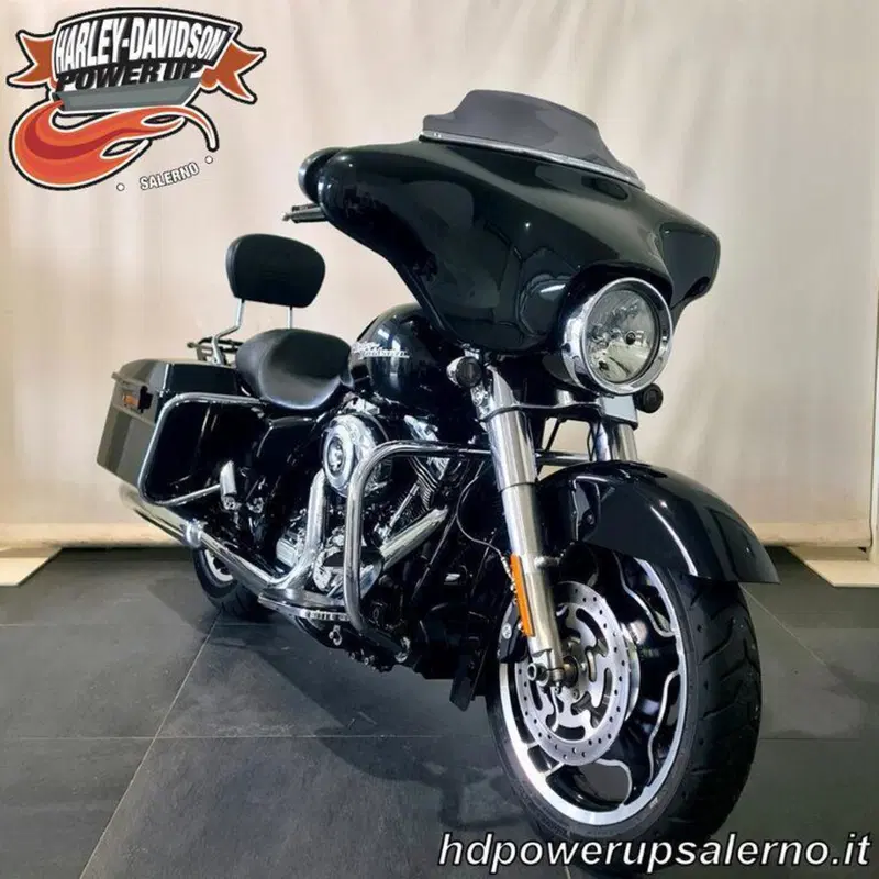 Harley-Davidson 1690 Street Glide (2011 - 13) - FLHX (4)