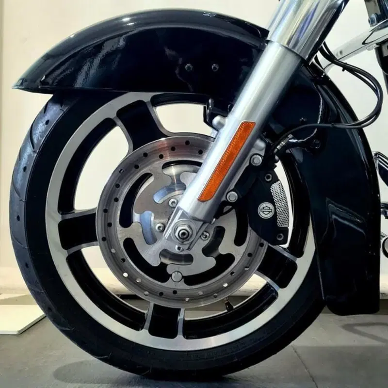 Harley-Davidson 1690 Street Glide (2011 - 13) - FLHX (7)