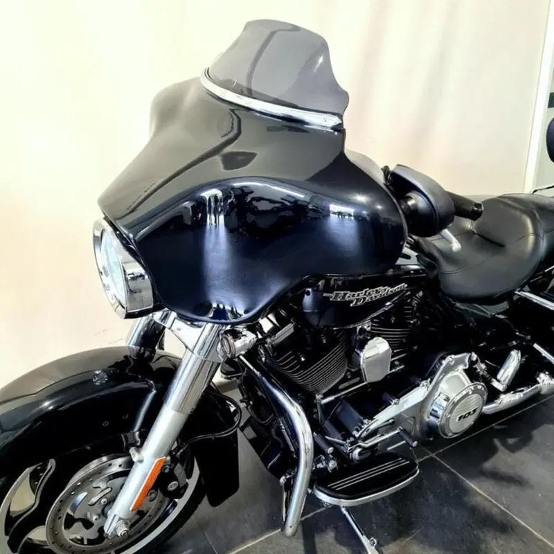 Harley-Davidson 1690 Street Glide (2011 - 13) - FLHX (9)