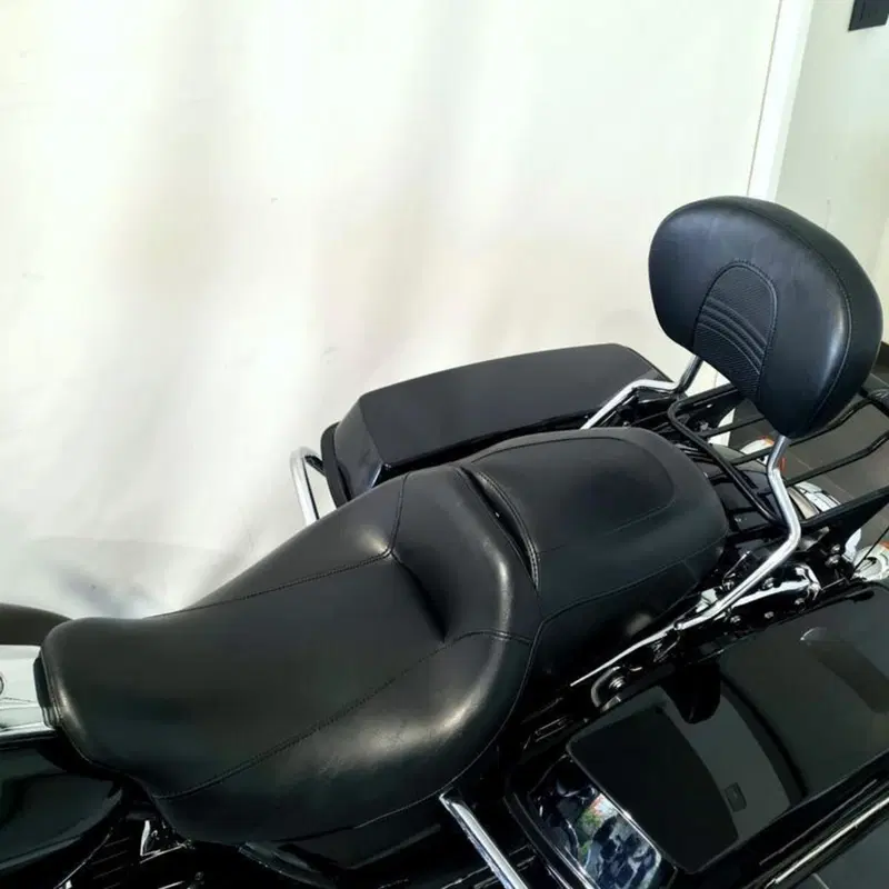 Harley-Davidson 1690 Street Glide (2011 - 13) - FLHX (14)
