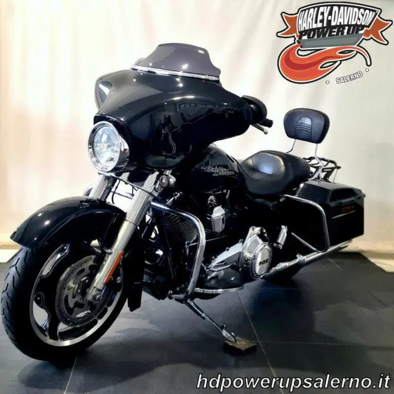 Harley-Davidson 1690 Street Glide (2011 - 13) - FLHX (3)