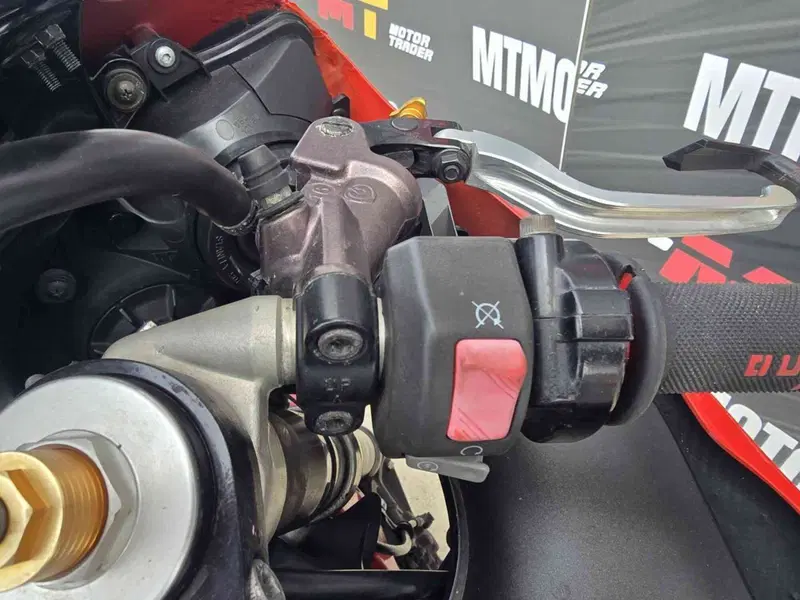 Yamaha YZF R1 (2007 - 08) (8)