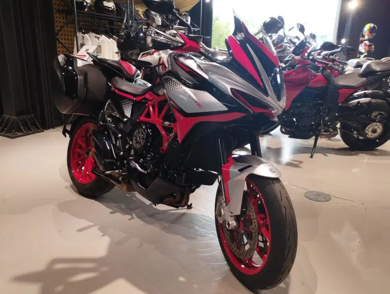 MV Agusta Turismo Veloce 800 RC SCS (2021 - 22) (2)