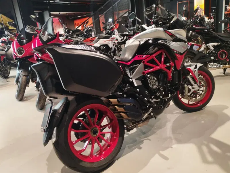 MV Agusta Turismo Veloce 800 RC SCS (2021 - 22) (4)