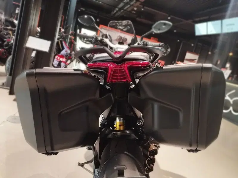 MV Agusta Turismo Veloce 800 RC SCS (2021 - 22) (6)