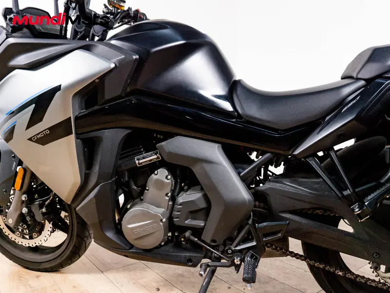 CFMOTO 650GT (2021 - 26) (10)