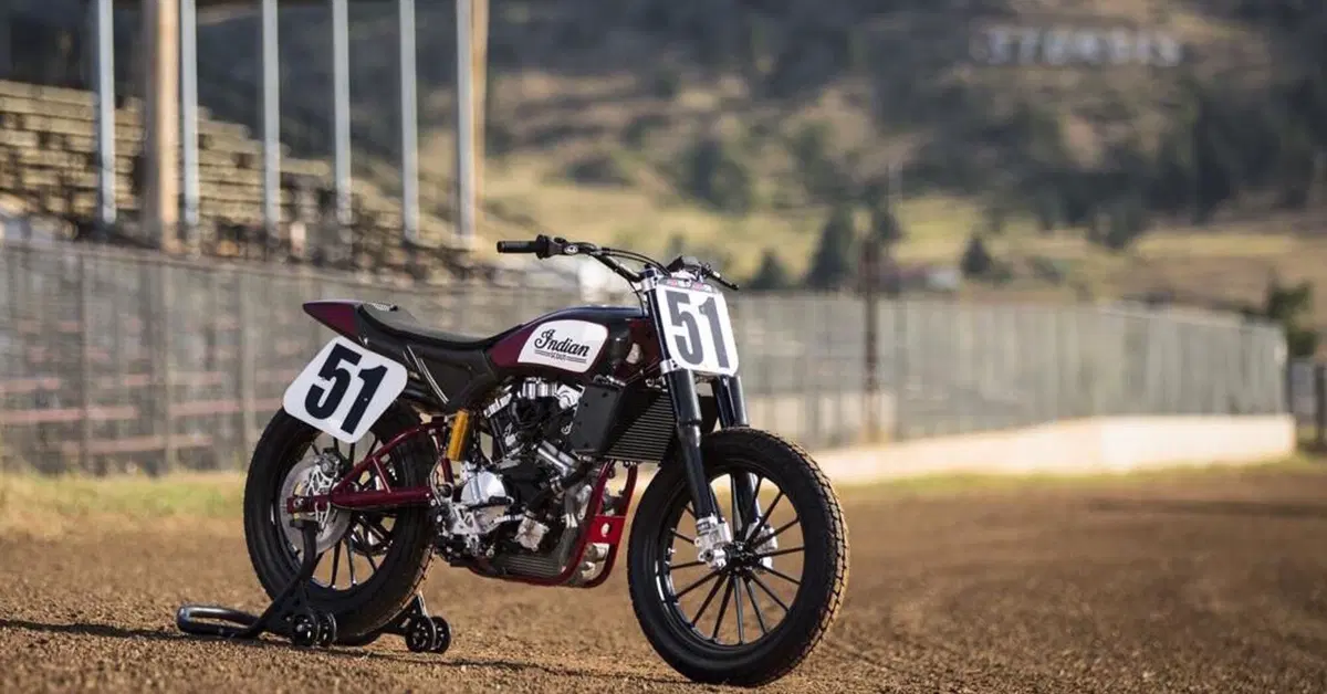 Roland Sands svela la Indian FTR750 e cade sul pubblico