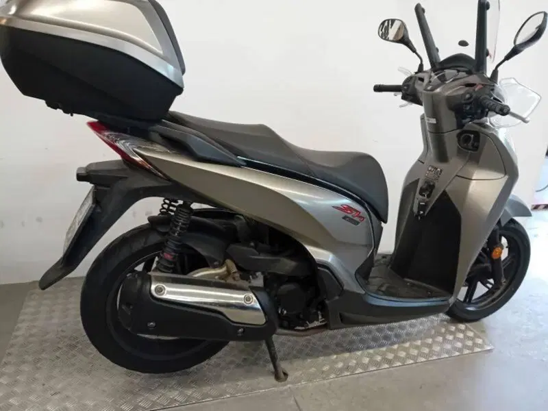 Honda SH 300 i ABS (2016 - 20) (6)