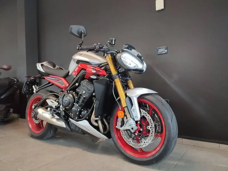 Triumph Street Triple 765 RX (2026) (4)