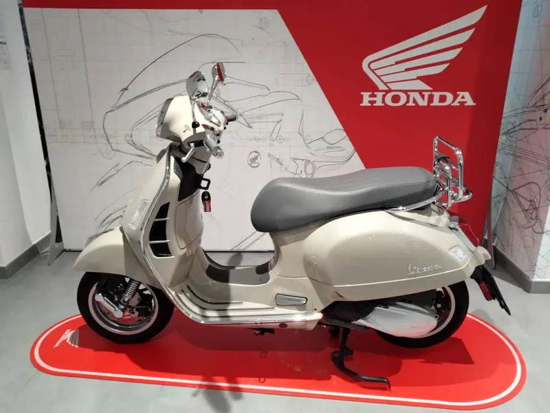 Vespa GTS 300 Super (2023 - 24) (2)