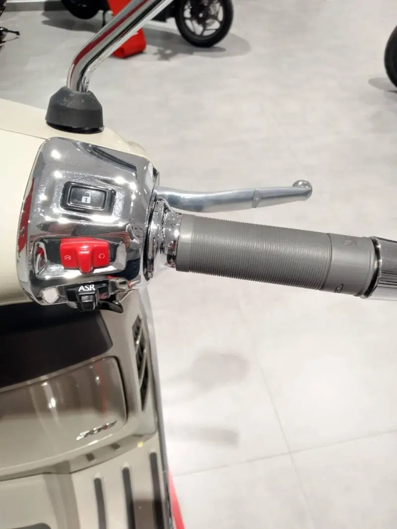 Vespa GTS 300 Super (2023 - 24) (8)