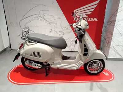 Vespa GTS 300 Super (2023 - 24) usata