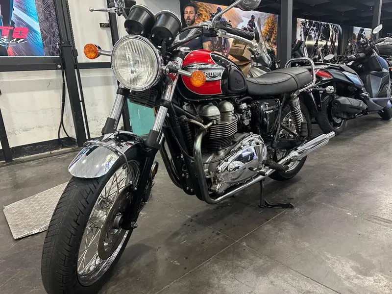 Triumph Bonneville T100 (2001 - 07) (2)