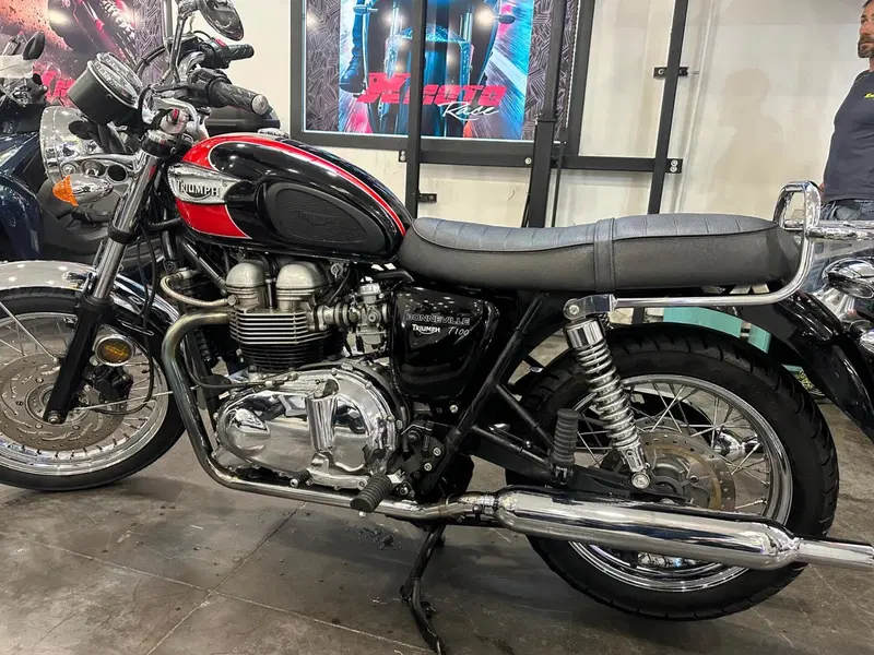Triumph Bonneville T100 (2001 - 07) (10)