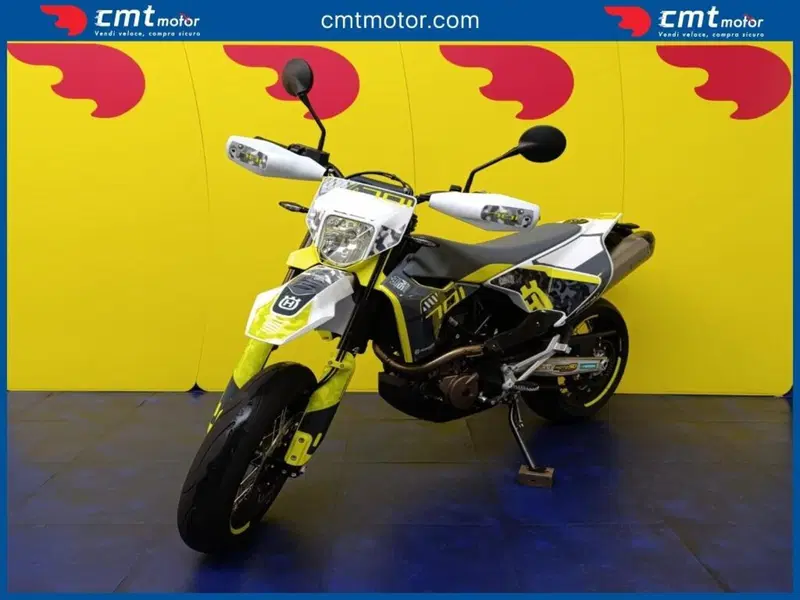 Husqvarna 701 Supermoto (2022) (2)
