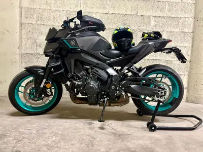 Yamaha MT-09 Y-AMT (2024 - 26) usata