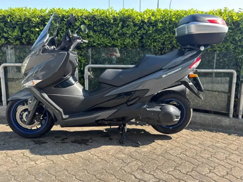 Suzuki Burgman 400 (2022 - 24) (3)