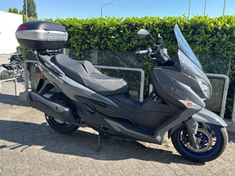 Suzuki Burgman 400 (2022 - 24) (2)