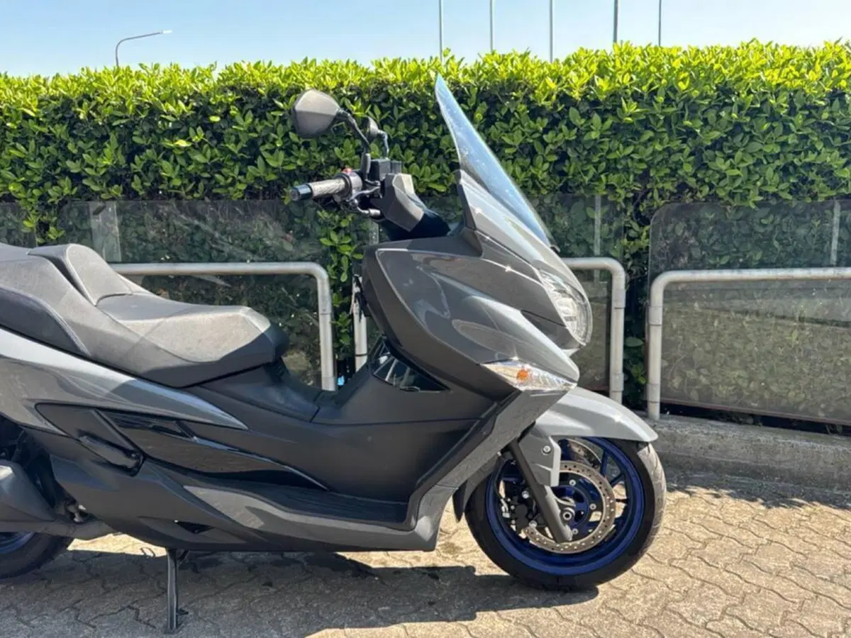 Suzuki Burgman 400 (2022 - 24) (8)