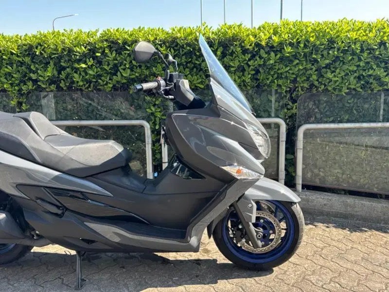 Suzuki Burgman 400 (2022 - 24) (8)