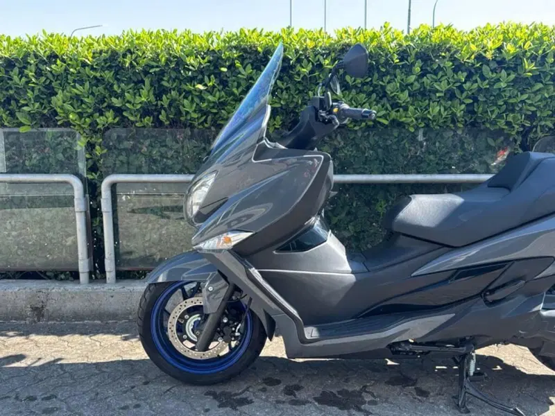 Suzuki Burgman 400 (2022 - 24) (10)