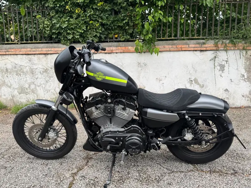 Harley-Davidson 883 Custom (2006 - 07) - XL 883C (2)