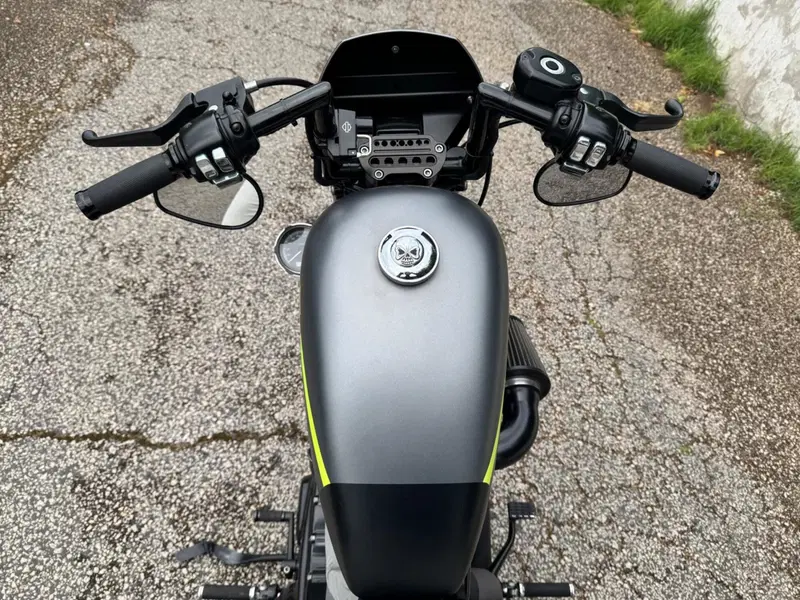 Harley-Davidson 883 Custom (2006 - 07) - XL 883C (8)