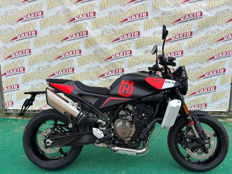 Husqvarna Svartpilen 801 L (2025 - 26) (2)