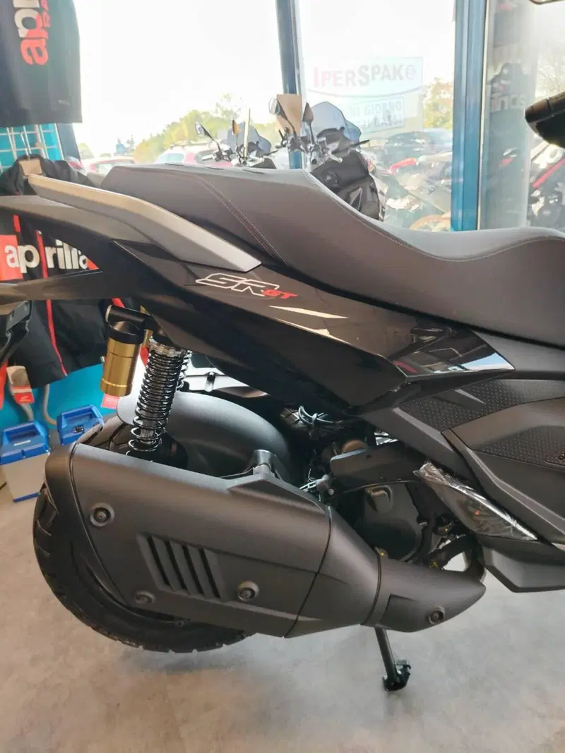 Aprilia SR GT 400 (2026) (2)